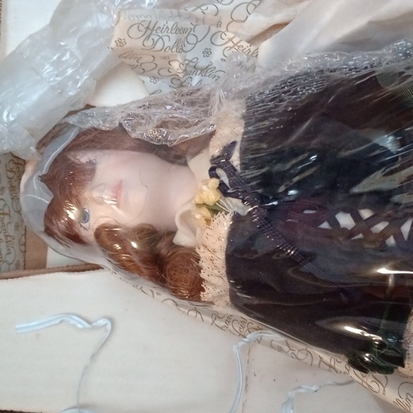 VINTAGE Porcelain Franklin heirloomThe Strawberry Girl. COA by Kate Lloyd Jones - Picture 1 of 9